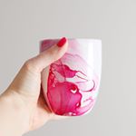  Moving right along! Today is Day 6 of handmade gifts and I have a great tutorial from @houseofhipsters! It's such a great idea and look how pretty! And duh, everybody needs mugs, right?? #wellmadeheart #mug #nailpolish #watercolor #makeallthethings #12daysofhandmadegifts 