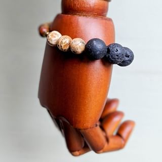 Have you heard of Intentional Bracelets? The concept is super simple: make a bracelet and match an intention with the beads. Basically just reminders of whatever you want that you wear on your wrist-- simple right? I made a few this week to help me learn the Fruits of the Spirit and they're up on the blog today! All part of the Season of Simplicity concept I'm going through :) Check em out and make some for whatever intentions you want to set your mind to!⠀⠀⠀⠀⠀⠀⠀⠀⠀
⠀⠀⠀⠀⠀⠀⠀⠀⠀ #planoly #theeverygirl #chasinglight #peoplescreatives #realfolklife #makemoments #livethelittlethings #liveauthentic #pursuepretty #creativityfound #choosejoy #thatsdarling #craftsofinstagram #crafts #diy #makersgonnamake #createeveryday #beadedbracelets #liveintentionally #intentionalliving #braceletmaking